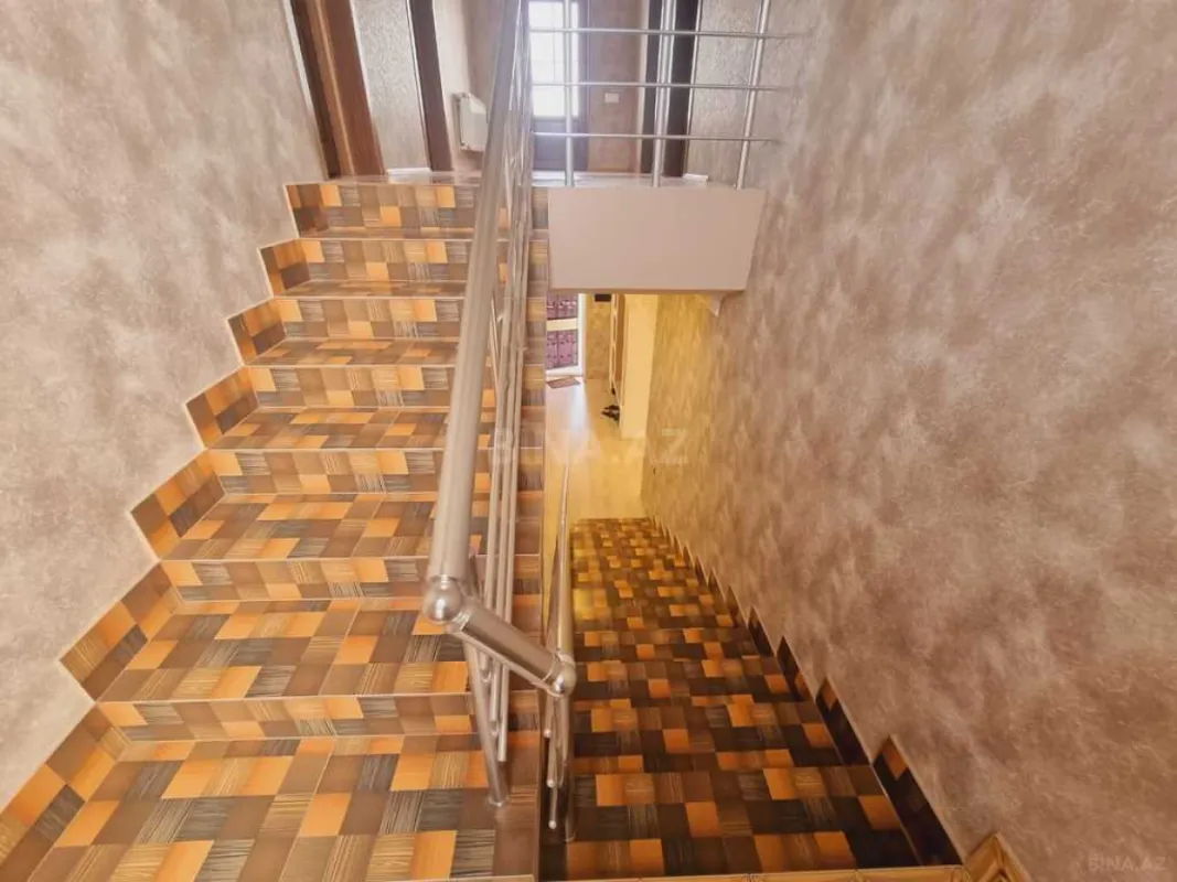 Satılır həyət evi 200 m²