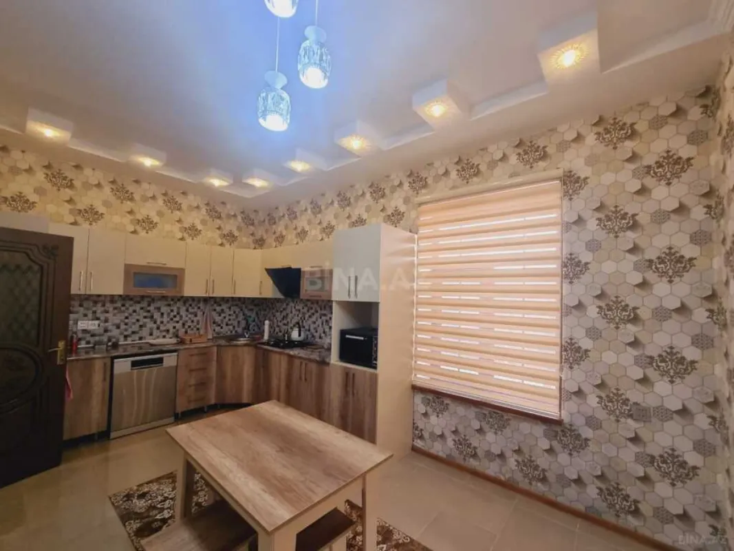 Satılır həyət evi 200 m²