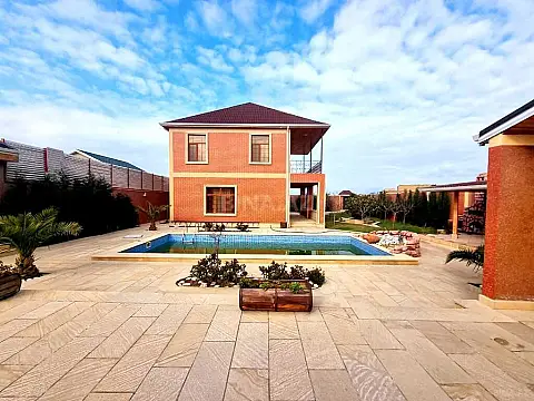 Satılır həyət evi 200 m²