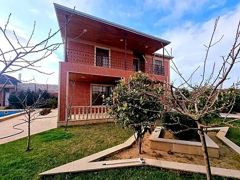 Satılır həyət evi 200 m²
