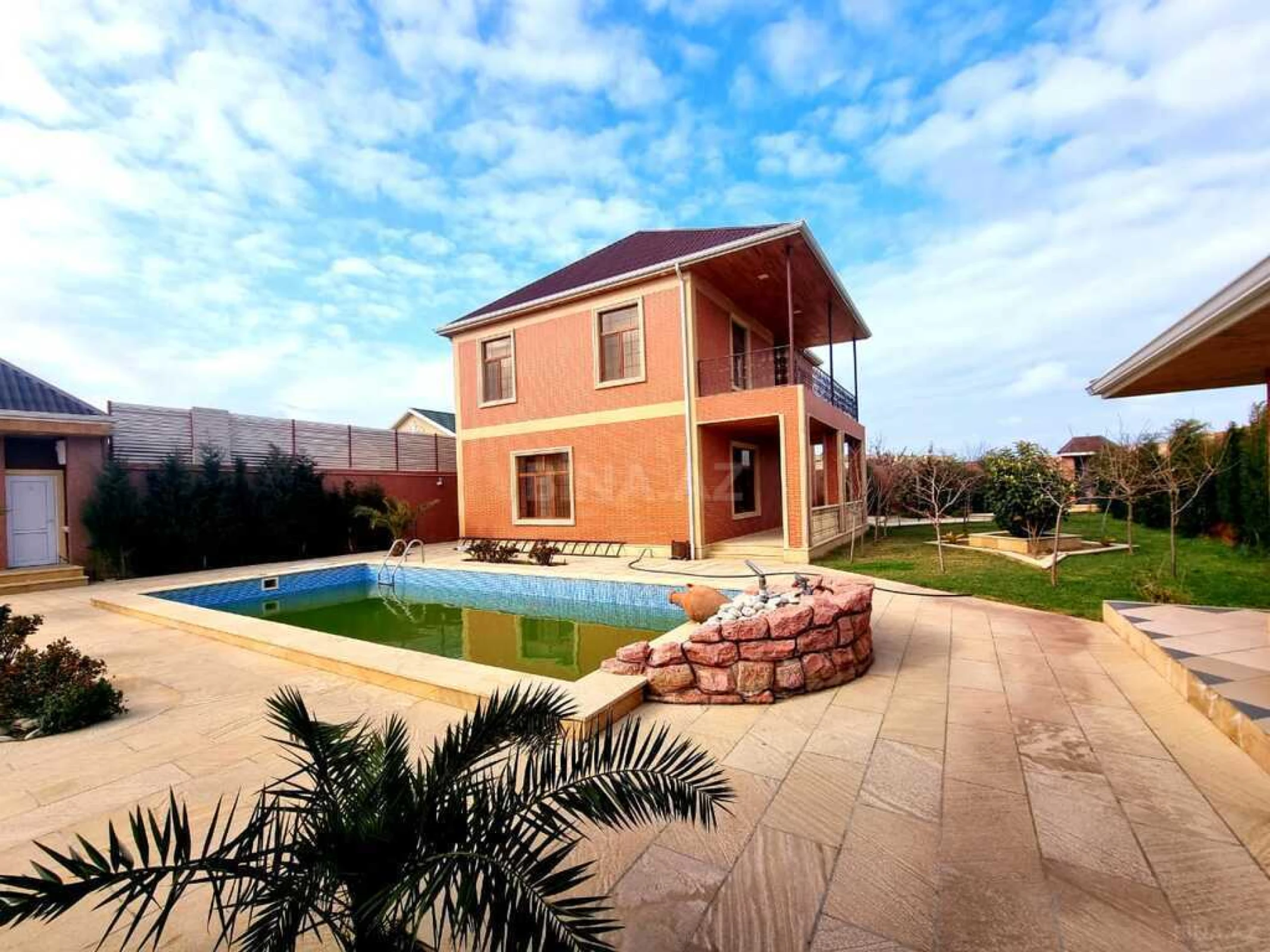 Satılır həyət evi 200 m²