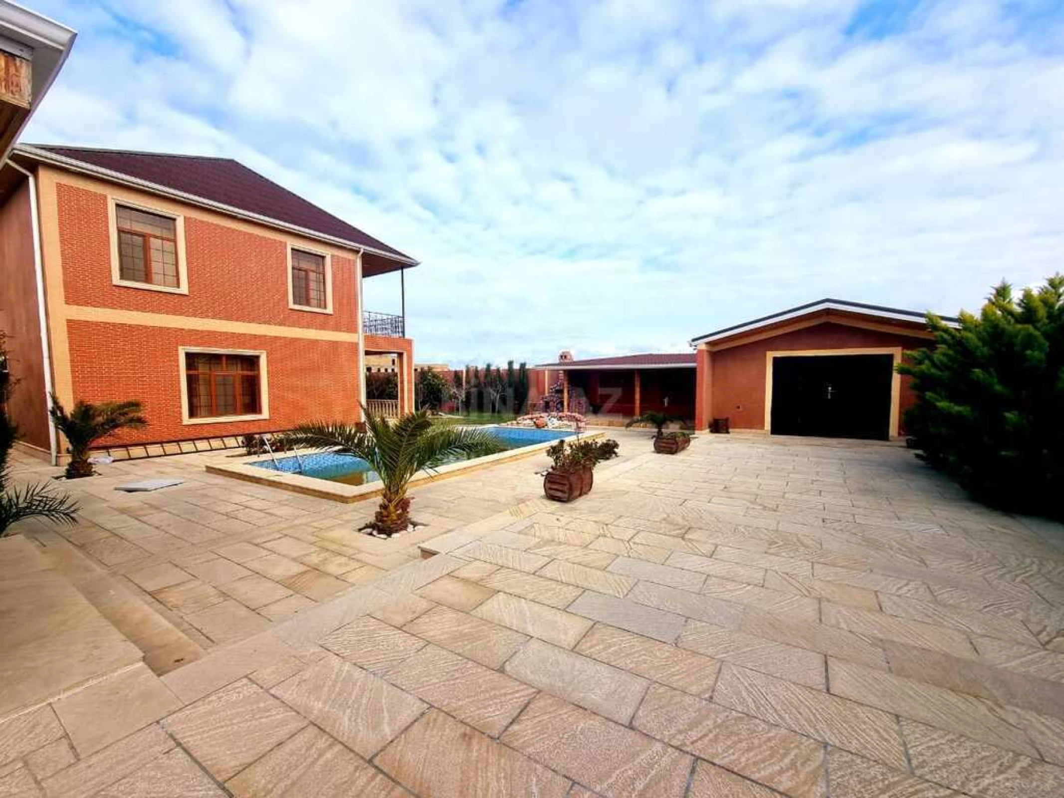 Satılır həyət evi 200 m²