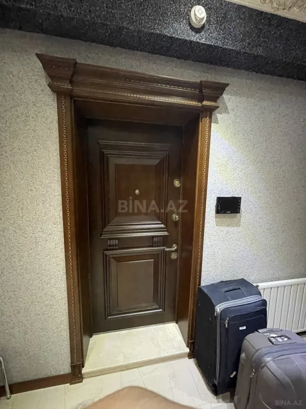 Satılır 4 otaqlı mənzil 250 m²