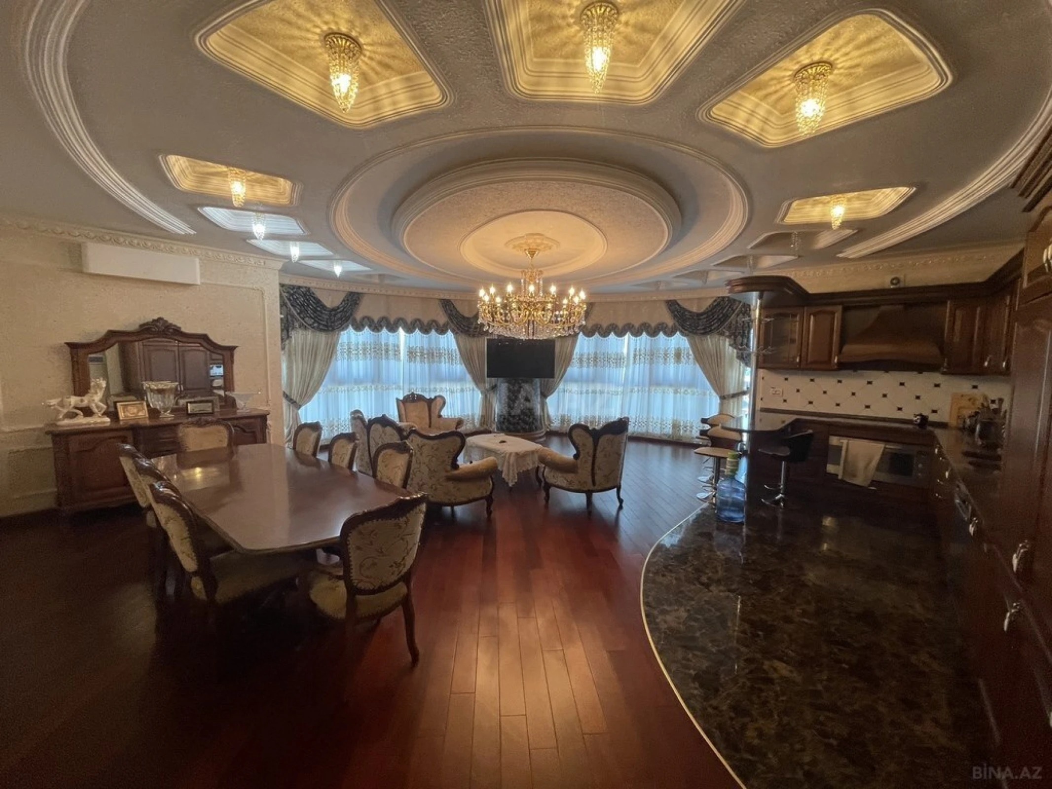 Satılır 4 otaqlı mənzil 250 m²