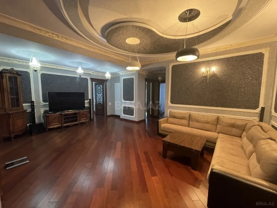 Satılır 4 otaqlı mənzil 250 m²