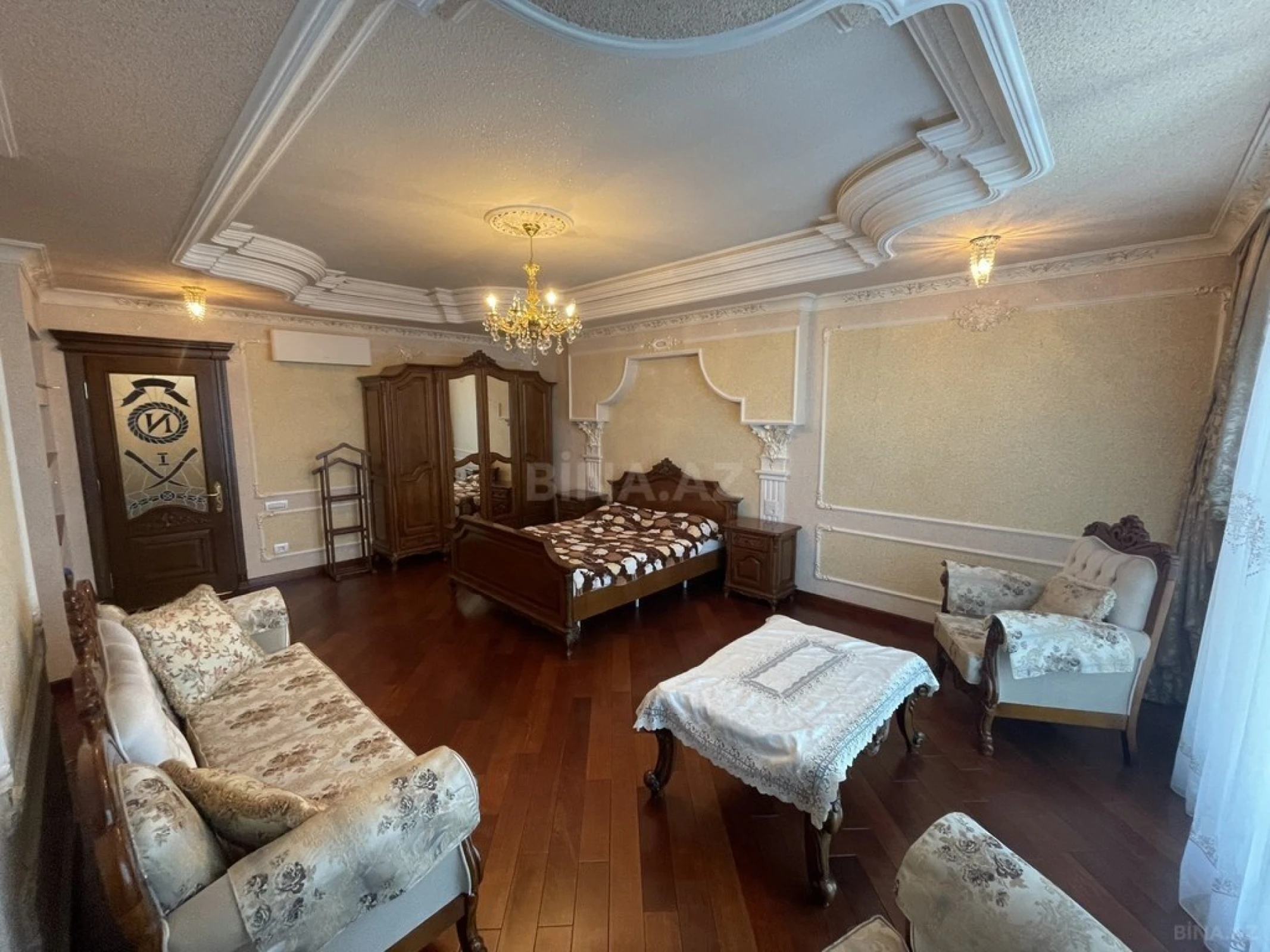 Satılır 4 otaqlı mənzil 250 m²