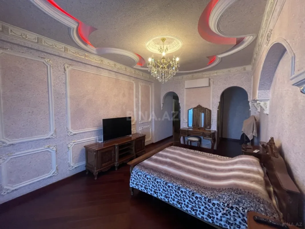Satılır 4 otaqlı mənzil 250 m²