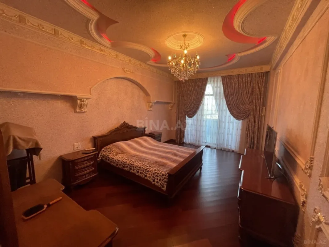 Satılır 4 otaqlı mənzil 250 m²
