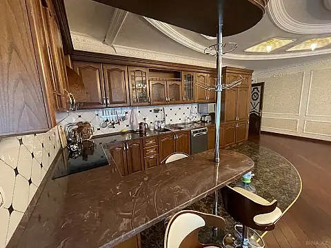 Satılır 4 otaqlı mənzil 250 m²