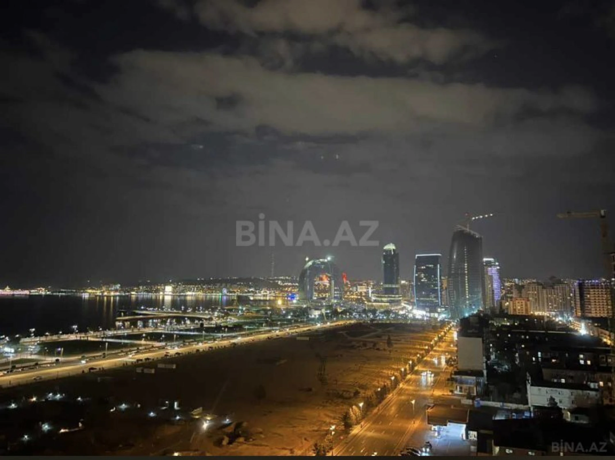 Satılır 4 otaqlı mənzil 250 m²