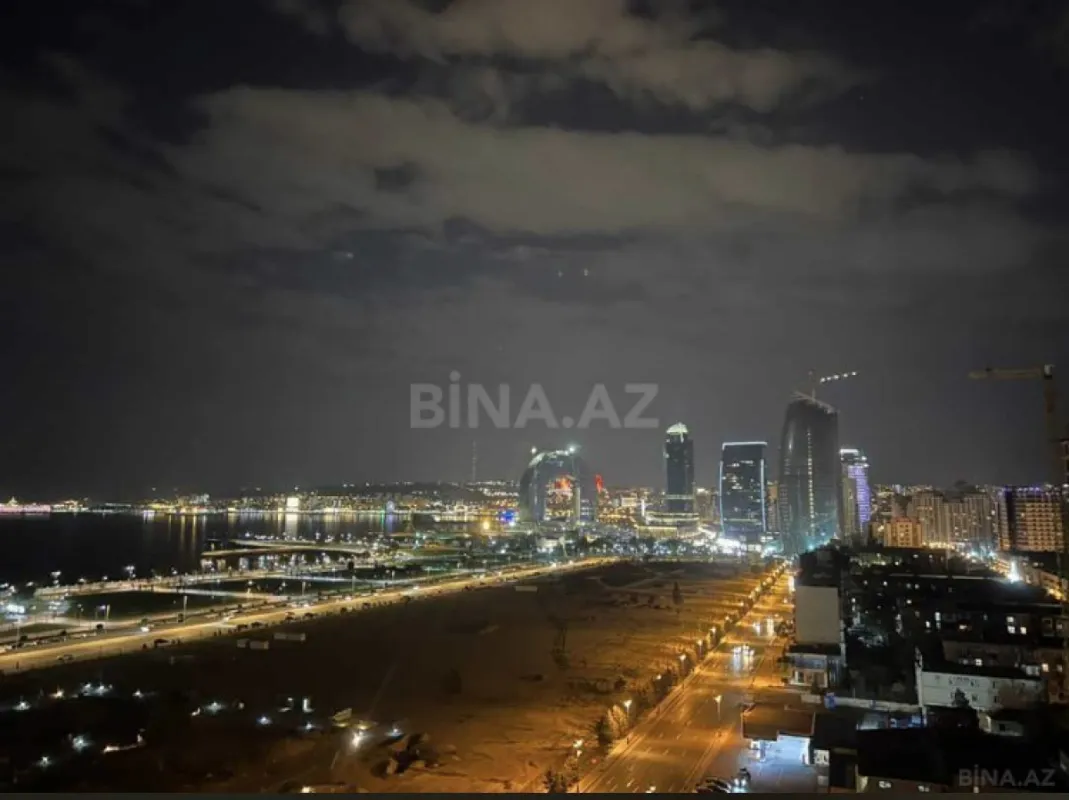 Satılır 4 otaqlı mənzil 250 m²