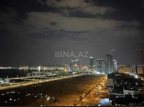 Satılır 4 otaqlı mənzil 250 m²