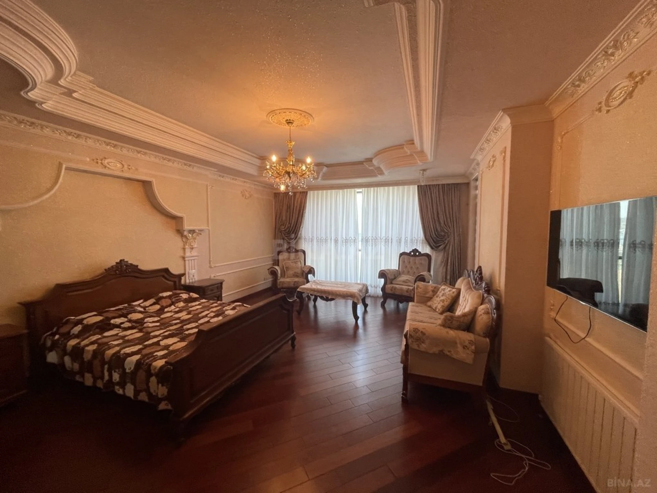 Satılır 4 otaqlı mənzil 250 m²