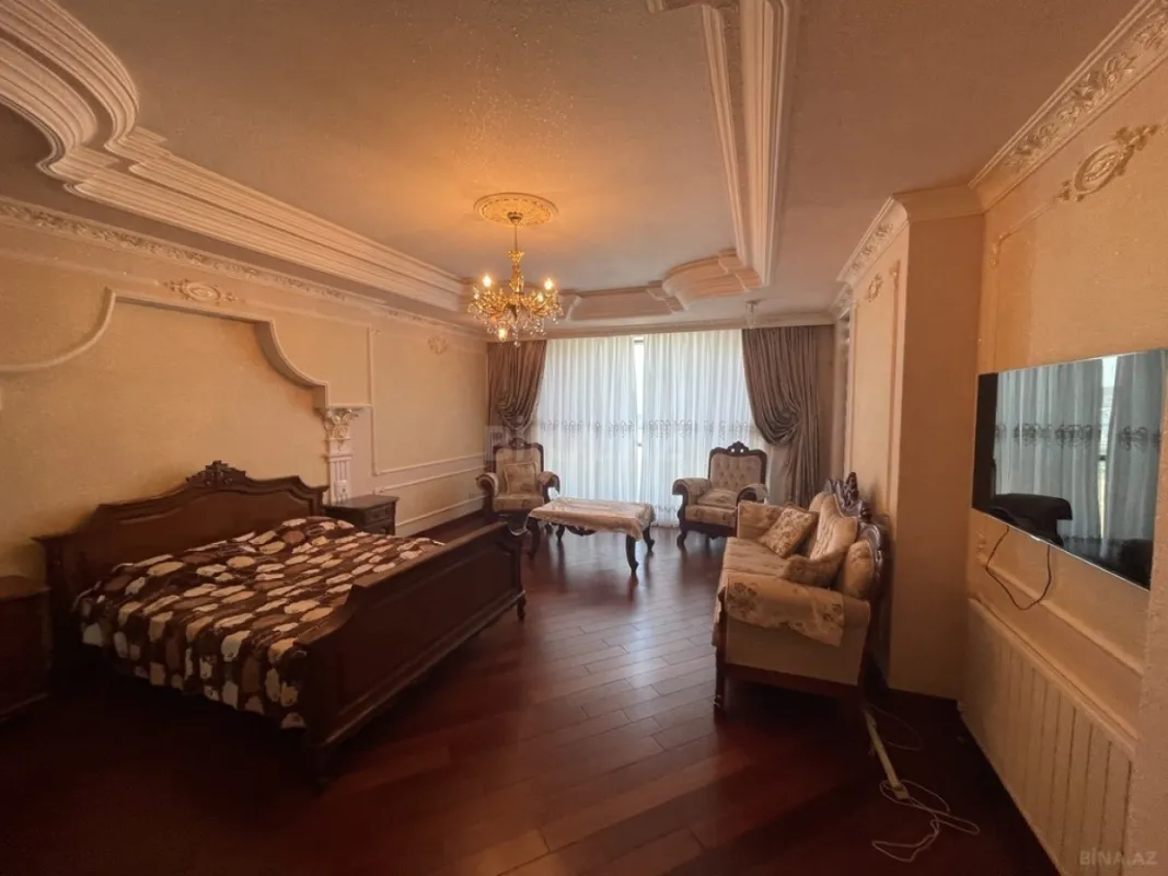 Satılır 4 otaqlı mənzil 250 m²