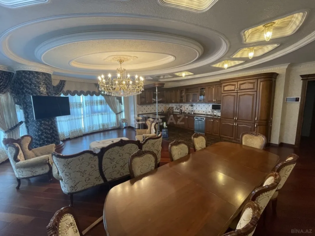 Satılır 4 otaqlı mənzil 250 m²