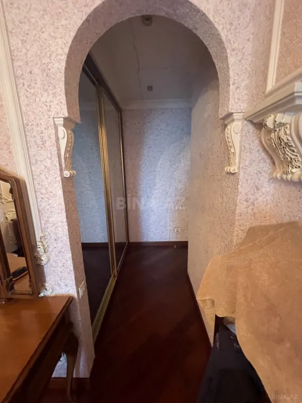 Satılır 4 otaqlı mənzil 250 m²