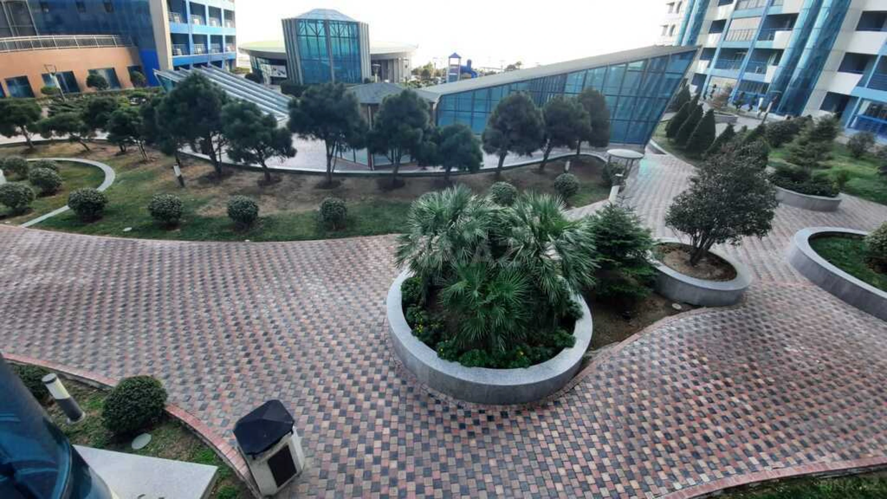 Satılır 4 otaqlı mənzil 250 m²