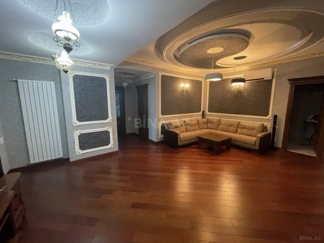 Satılır 4 otaqlı mənzil 250 m²