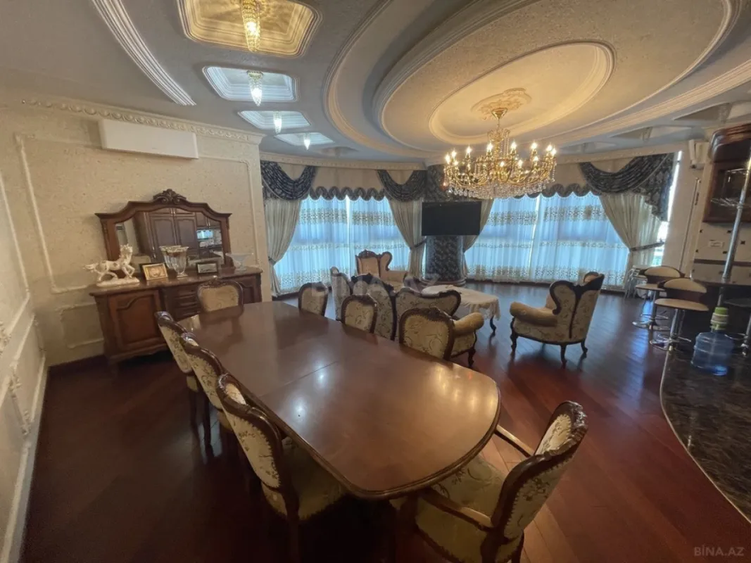 Satılır 4 otaqlı mənzil 250 m²