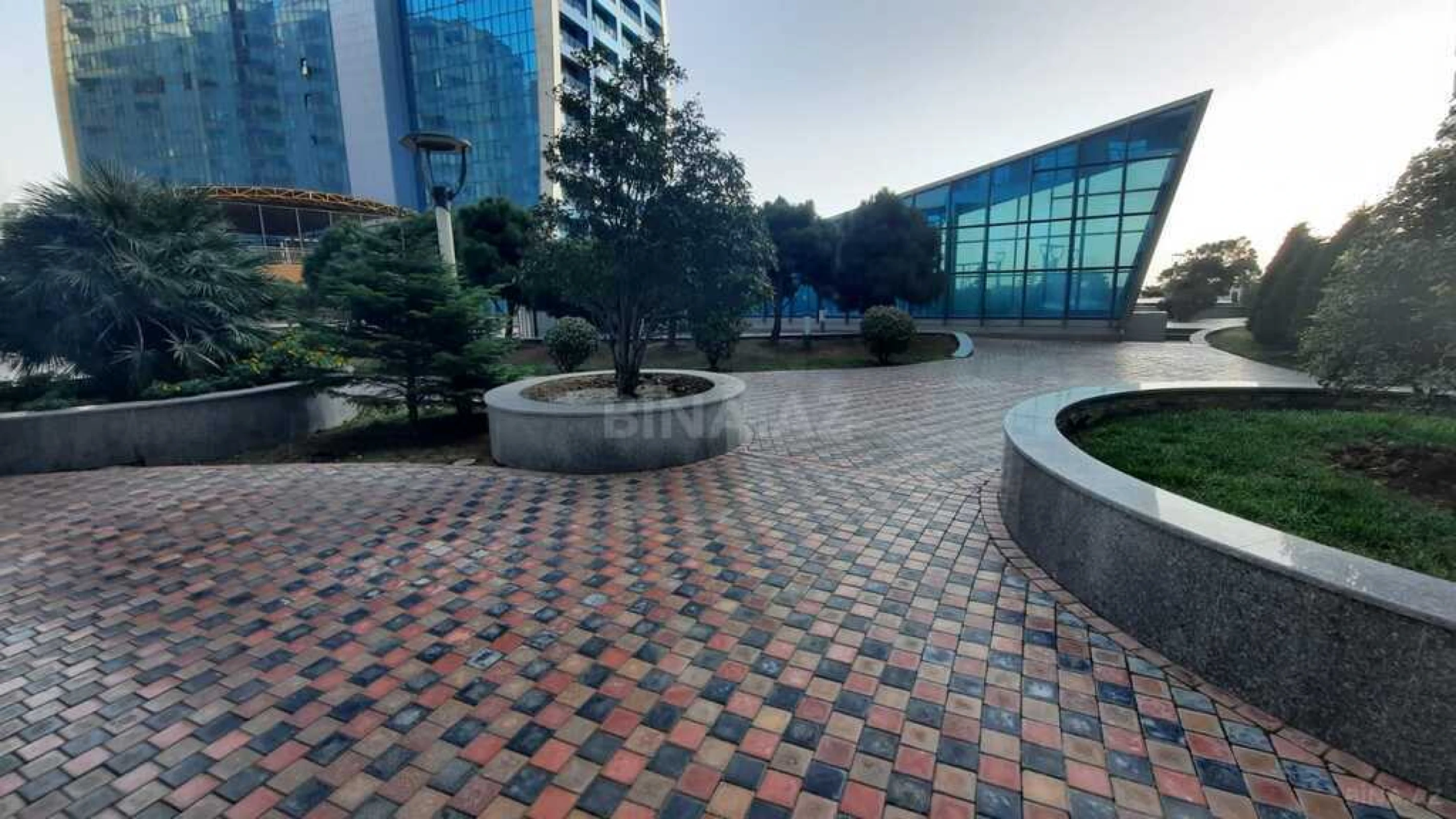 Satılır 4 otaqlı mənzil 250 m²