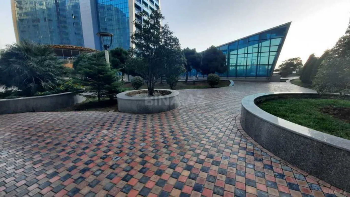 Satılır 4 otaqlı mənzil 250 m²