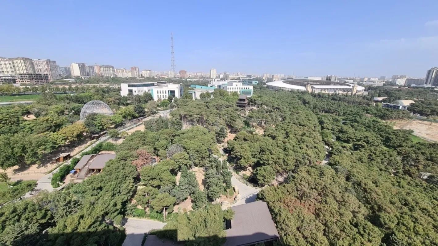 Satılır 5 otaqlı mənzil 381 m²