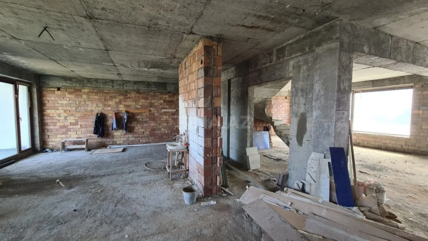 Satılır 5 otaqlı mənzil 381 m²