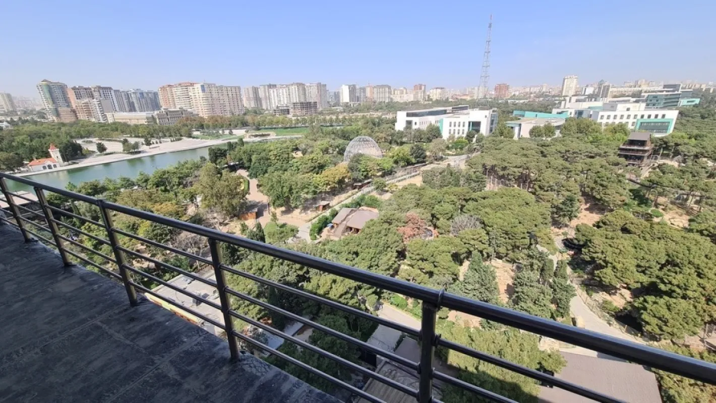 Satılır 5 otaqlı mənzil 381 m²