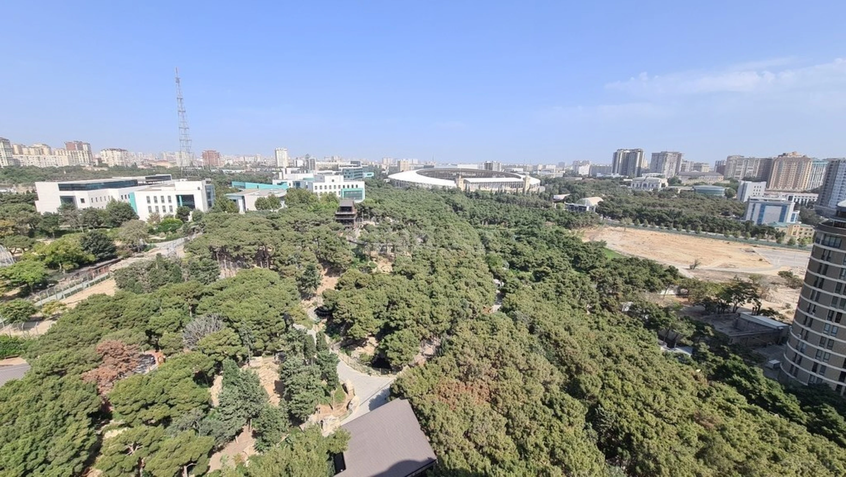 Satılır 5 otaqlı mənzil 381 m²