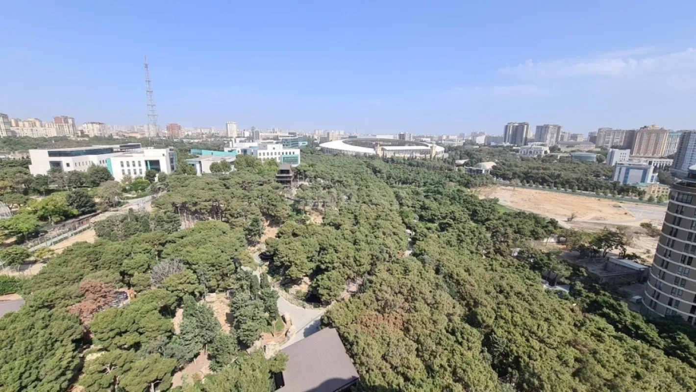 Satılır 5 otaqlı mənzil 381 m²