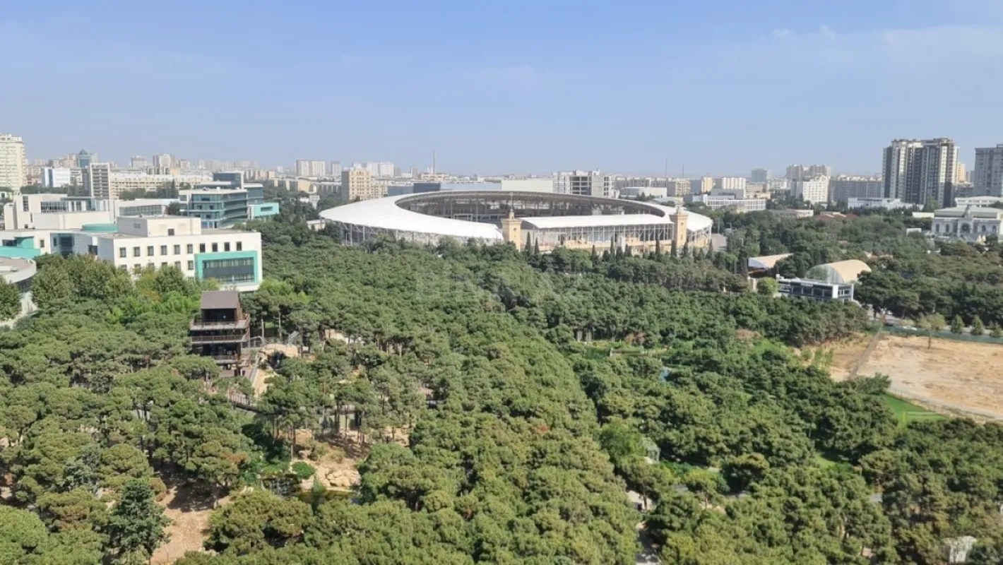 Satılır 5 otaqlı mənzil 381 m²