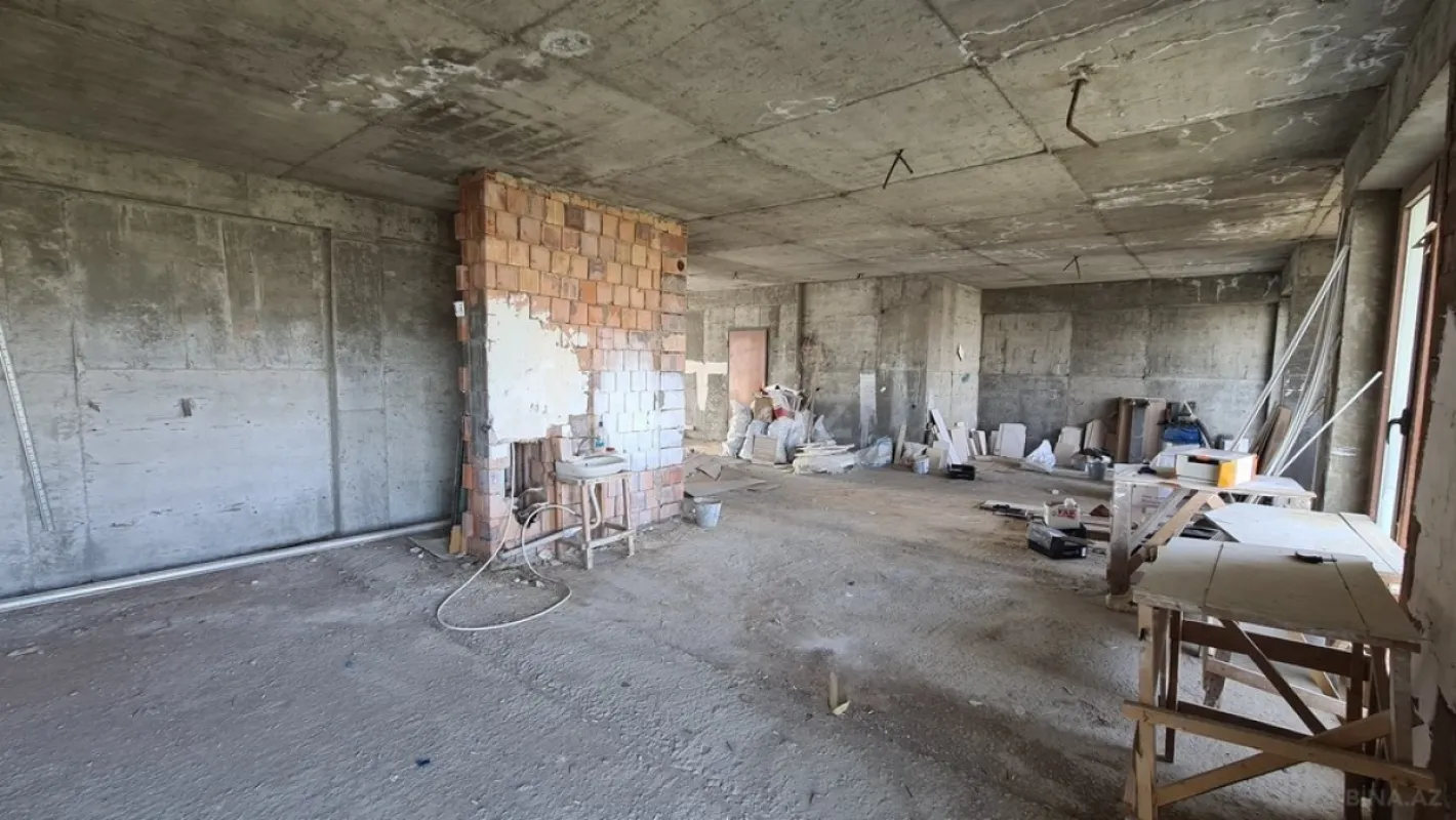 Satılır 5 otaqlı mənzil 381 m²