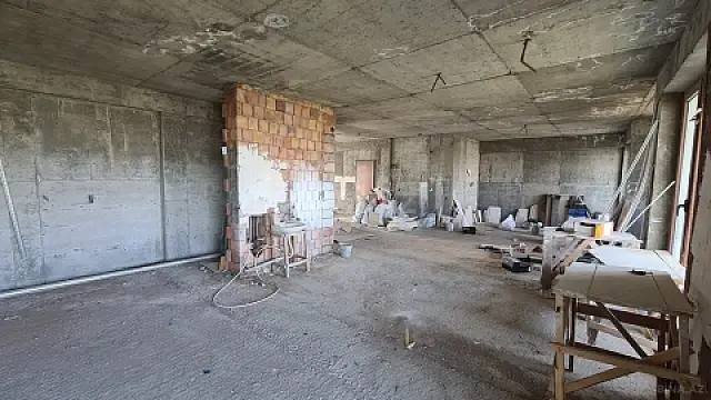 Satılır 5 otaqlı mənzil 381 m²