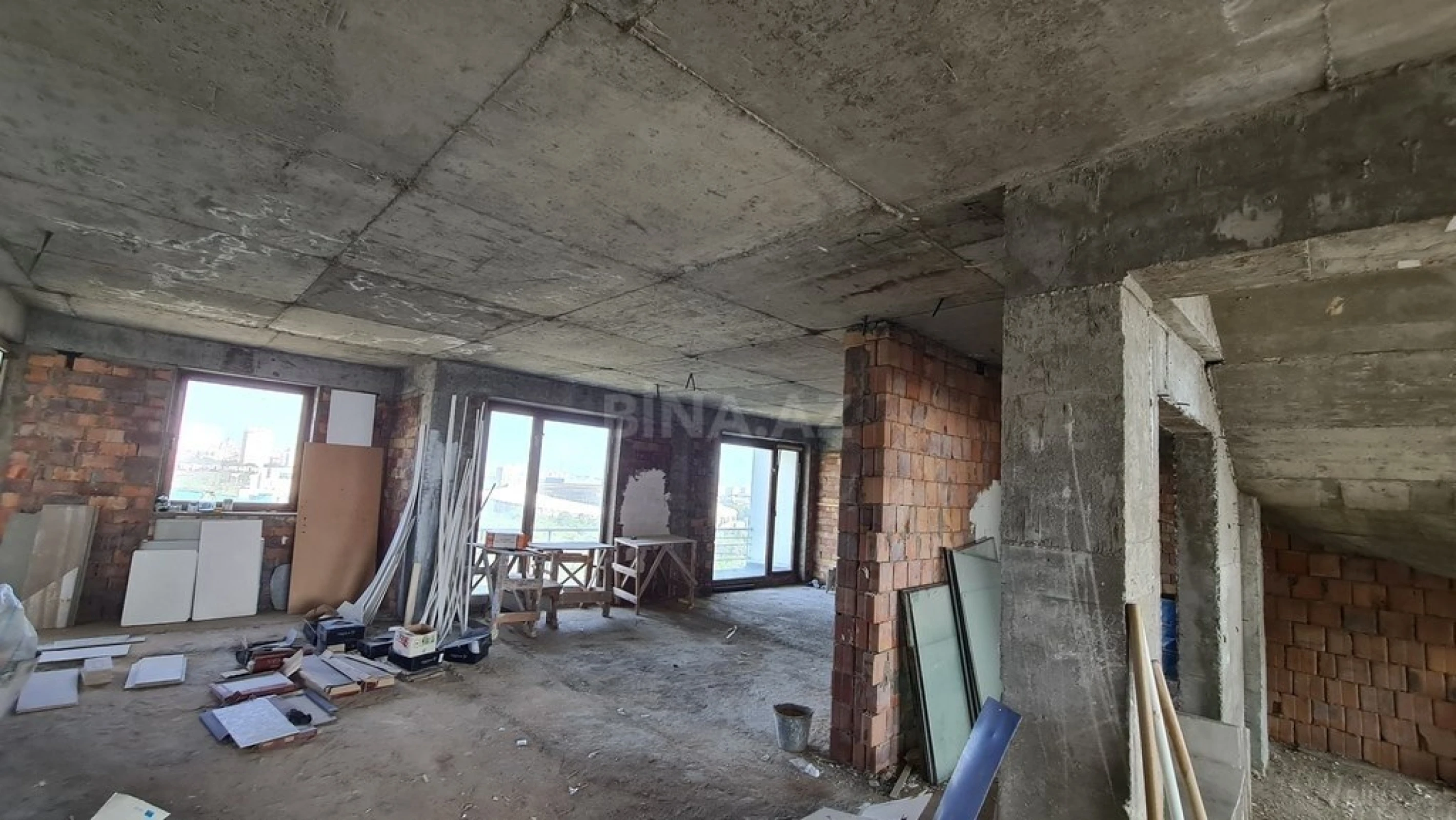 Satılır 5 otaqlı mənzil 381 m²