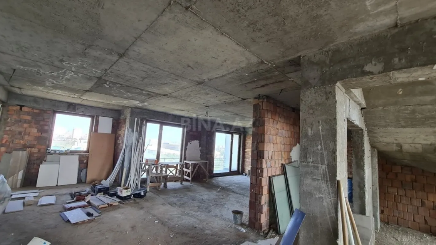 Satılır 5 otaqlı mənzil 381 m²