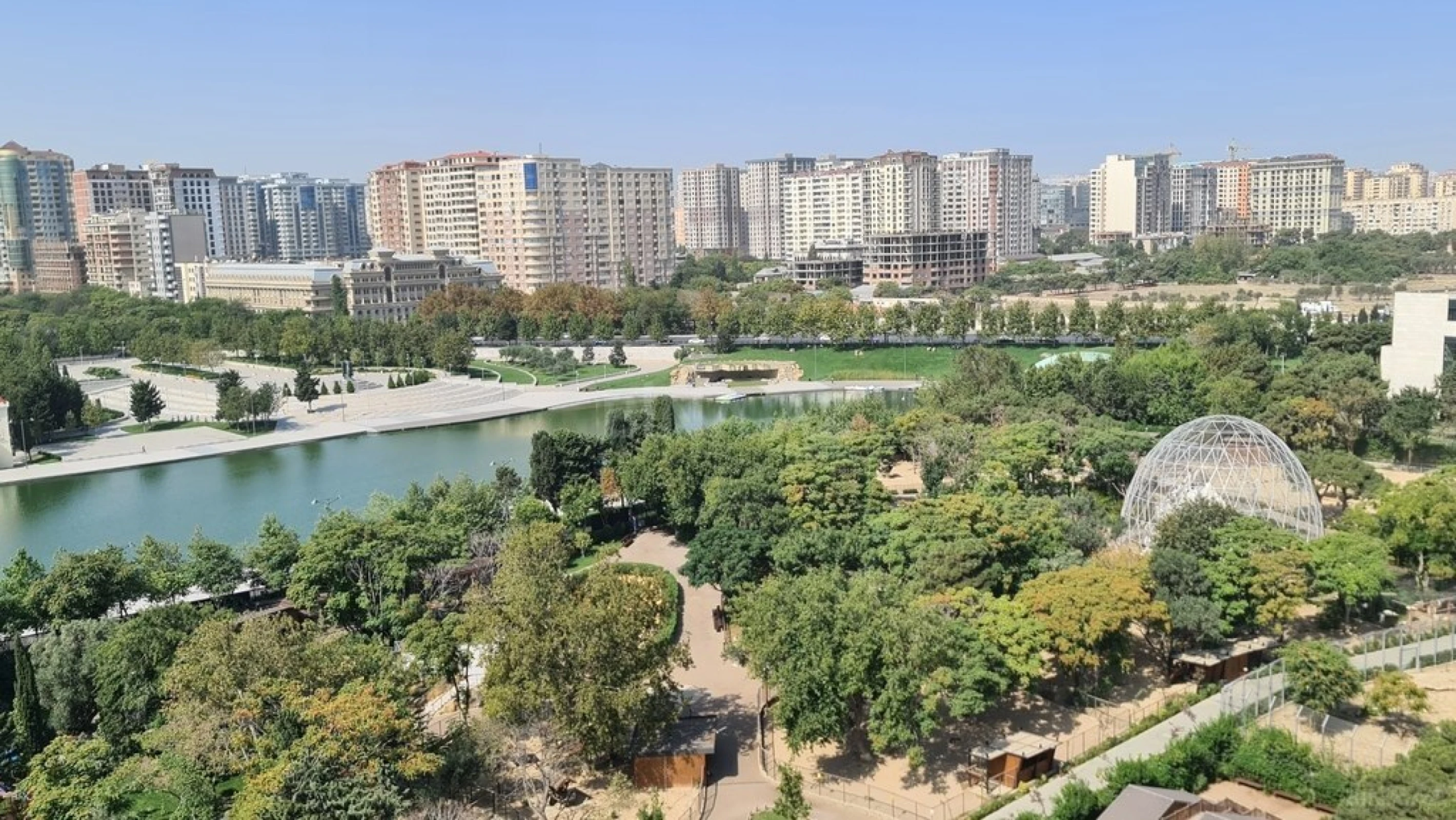 Satılır 5 otaqlı mənzil 381 m²