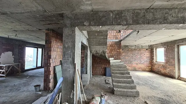 Satılır 5 otaqlı mənzil 381 m²