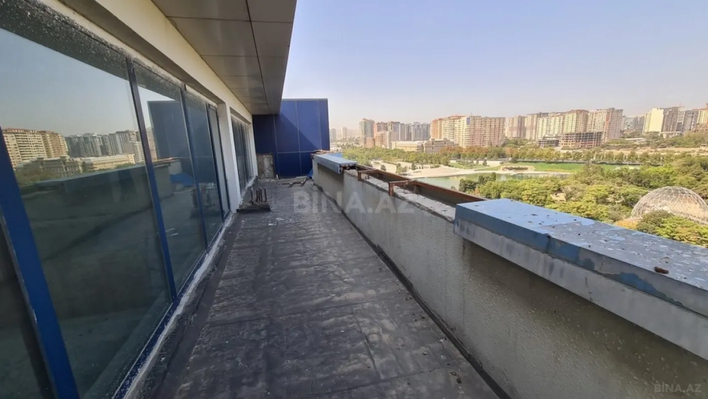 Satılır 5 otaqlı mənzil 381 m²