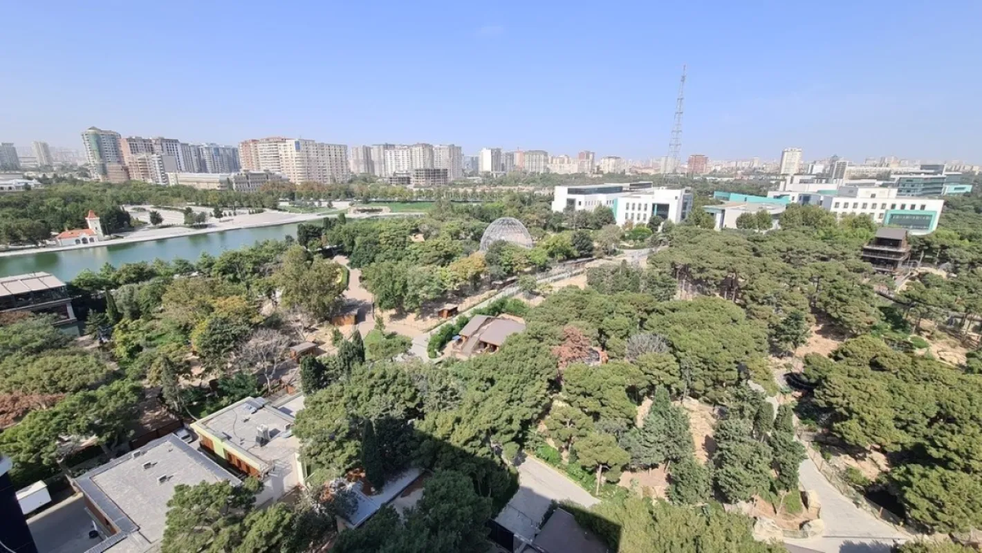 Satılır 5 otaqlı mənzil 381 m²