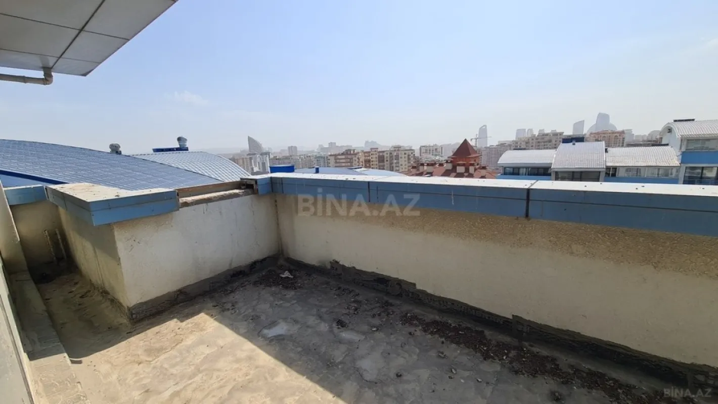 Satılır 5 otaqlı mənzil 381 m²
