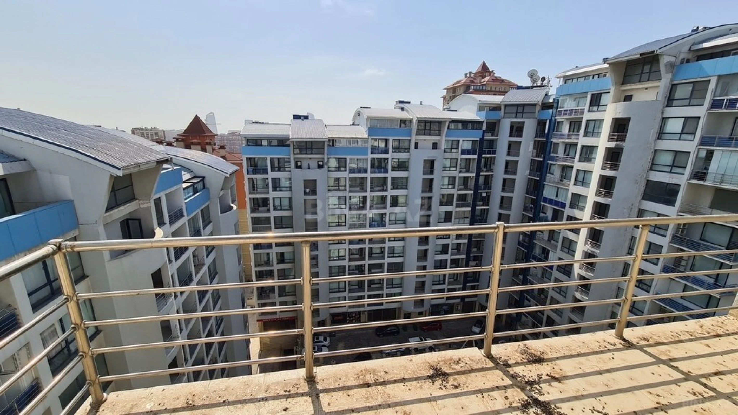 Satılır 5 otaqlı mənzil 381 m²