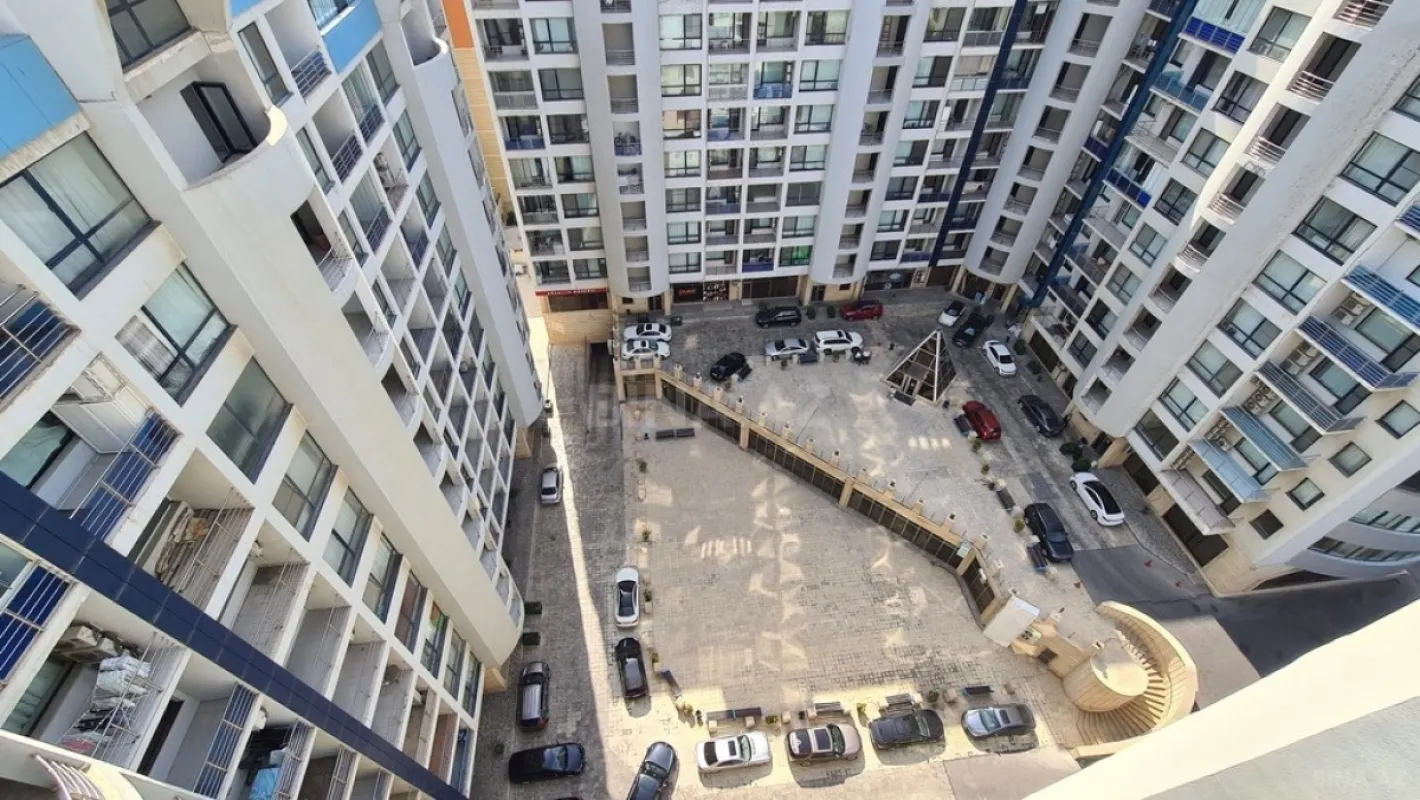 Satılır 5 otaqlı mənzil 381 m²