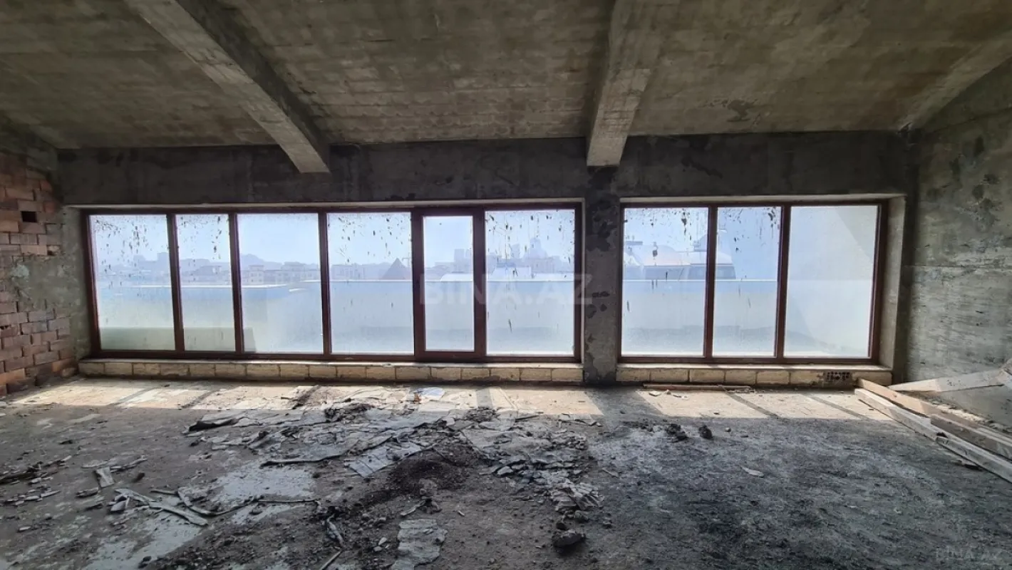 Satılır 5 otaqlı mənzil 381 m²