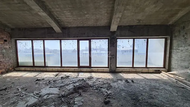 Satılır 5 otaqlı mənzil 381 m²