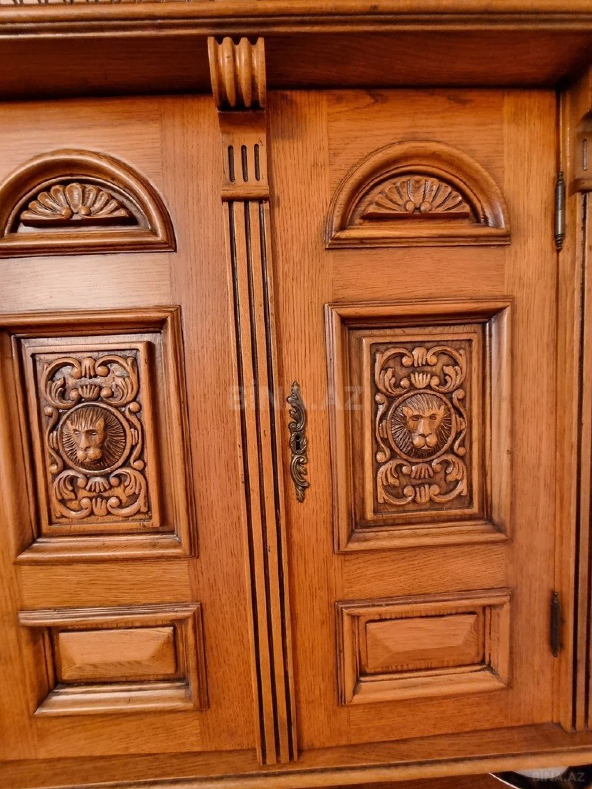 Satılır 4 otaqlı mənzil 180 m²