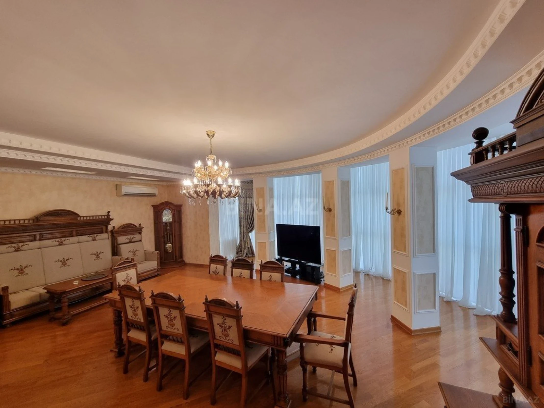 Satılır 4 otaqlı mənzil 180 m²
