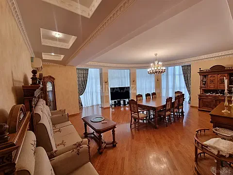 Satılır 4 otaqlı mənzil 180 m² — Bakı 4 otaq 180.00 m²