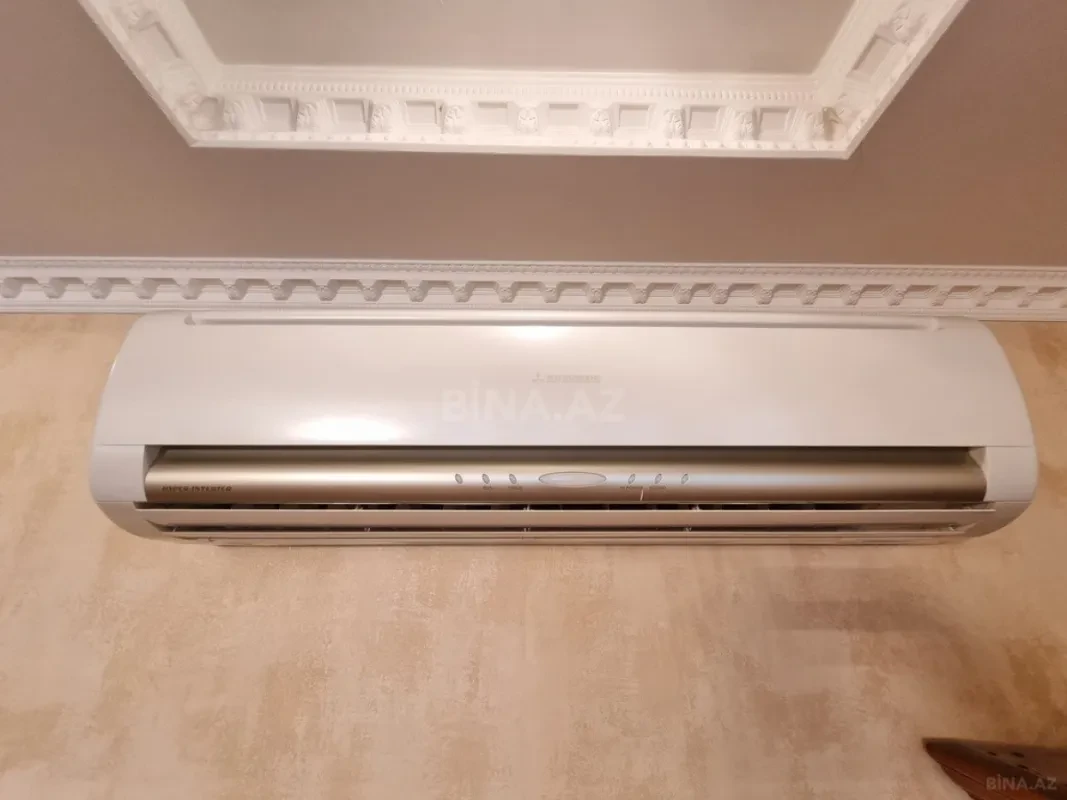Satılır 4 otaqlı mənzil 180 m²