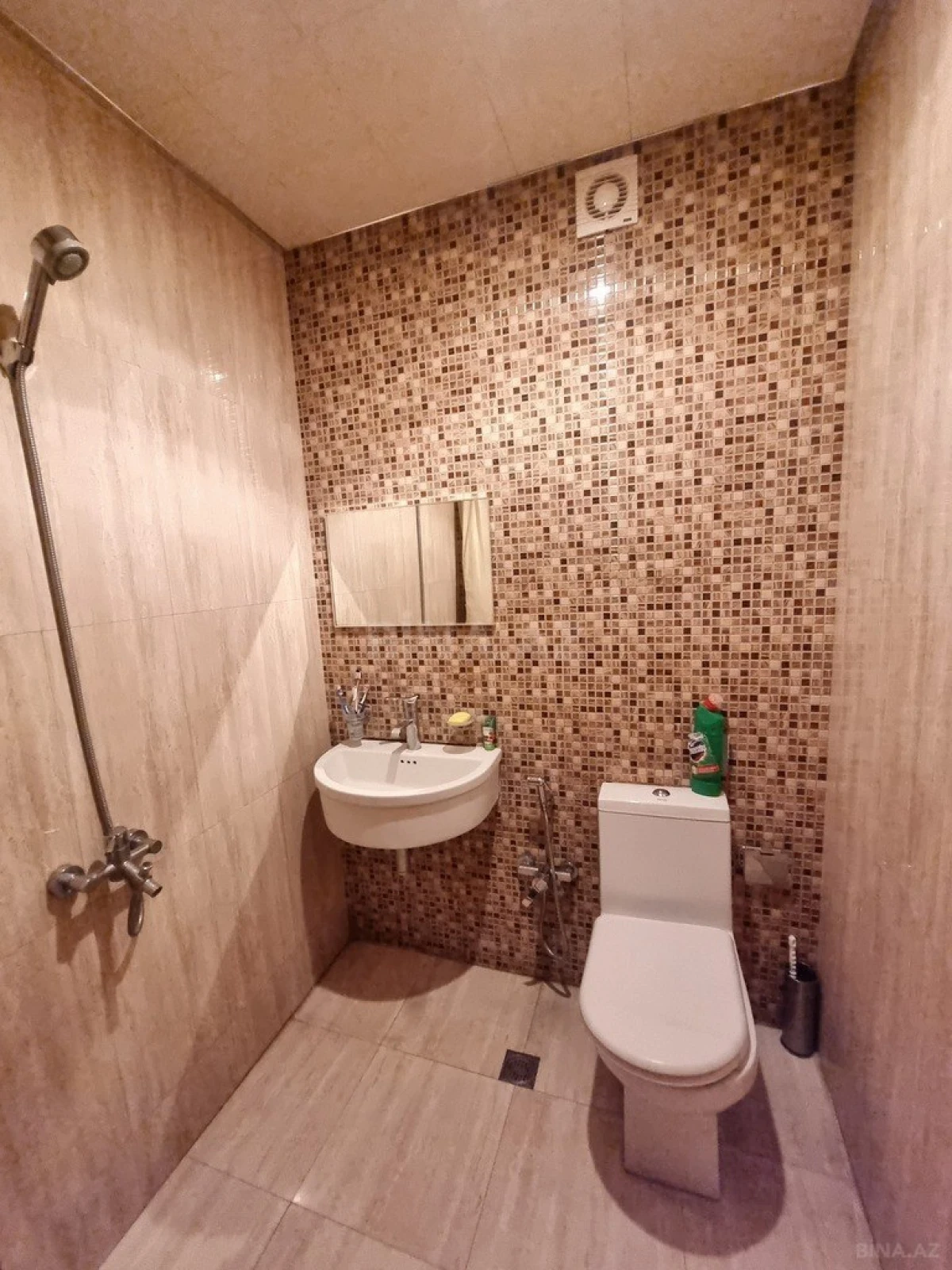 Satılır 4 otaqlı mənzil 180 m²