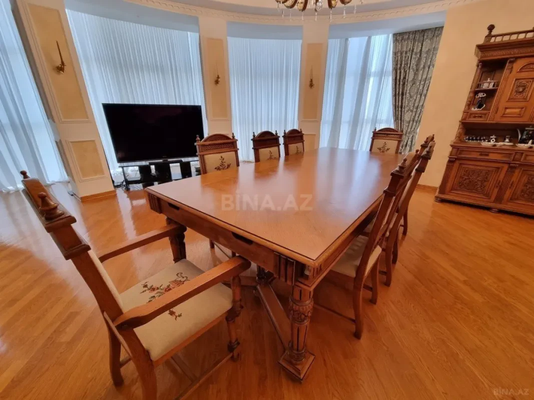 Satılır 4 otaqlı mənzil 180 m²